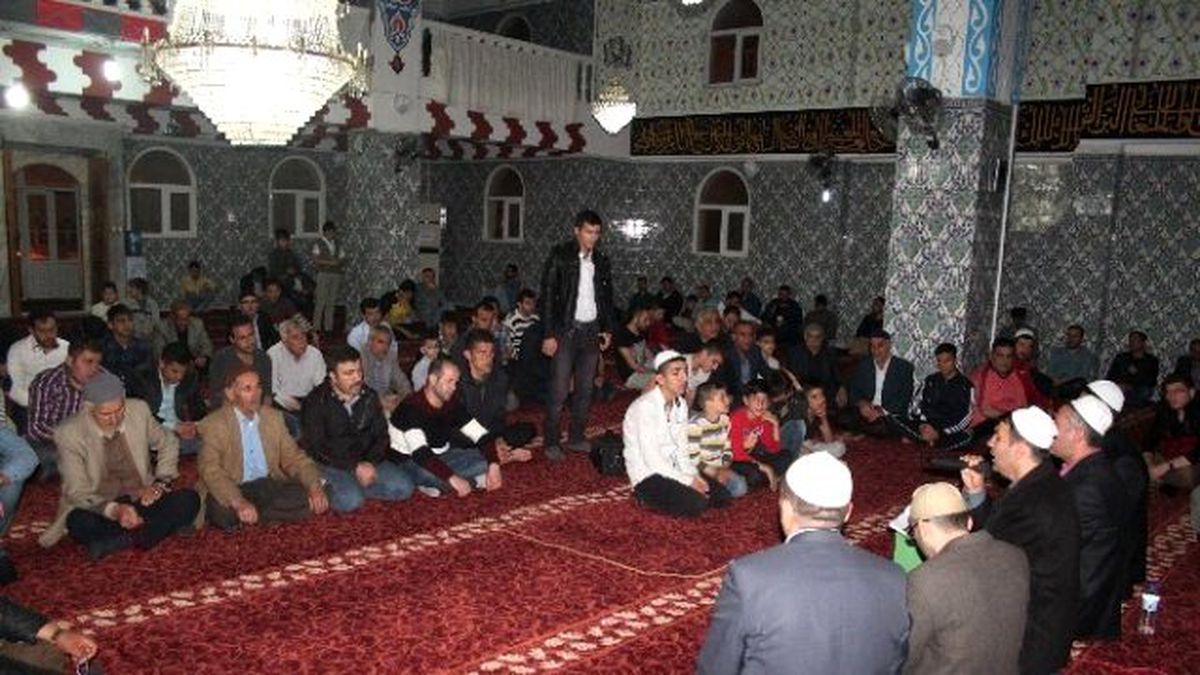 Cizreliler Kandil Gecesinde Huzur ve Barış İçin Dua Etti