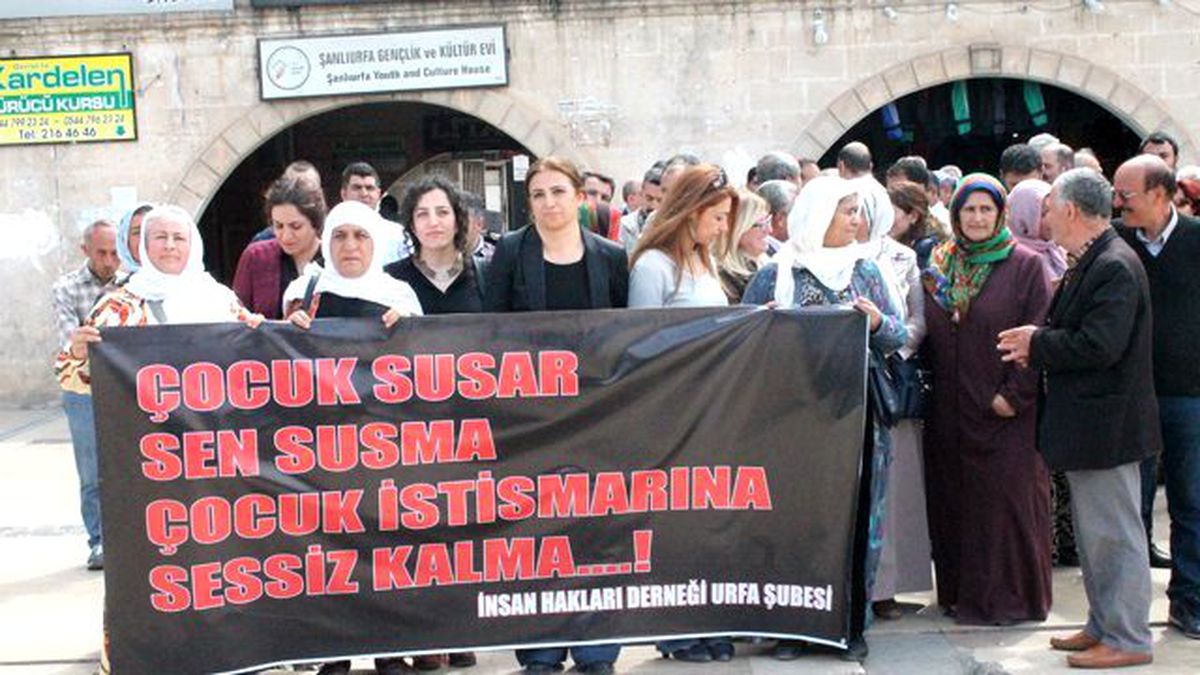 Çocuklara Taciz Kınandı