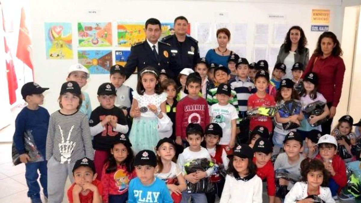 Datça Polisi Minikleri Sevindirdi