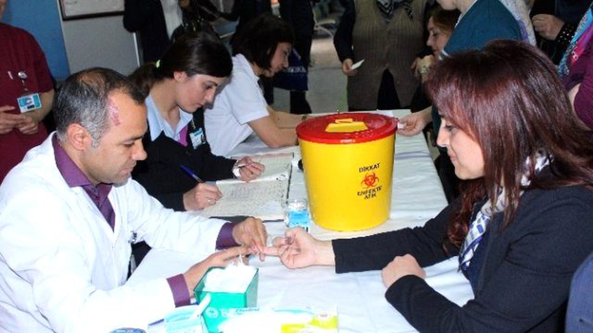 Denizli\'de Vatandaşlar Sağlık Taramasından Geçirildi
