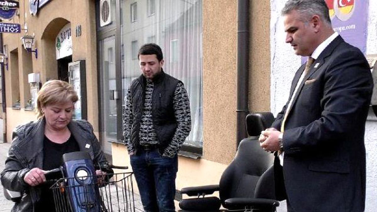 Engelli Azerbaycanlı Çifti Sevindirdiler