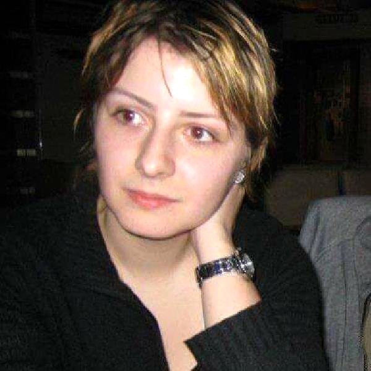 Eşinden Şiddet Gördüğü Fotoğrafları Paylaşıp İntihar Etti