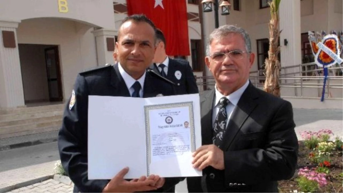 Fethiye\'de Başarılı Polisler Ödüllendirildi