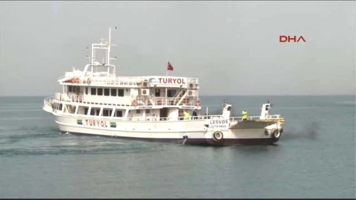 İzmir Midilli Adası\'ndan Yeni Mülteci Grubu Dikili Limanı\'na Geldi