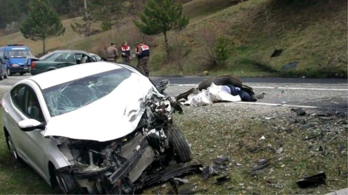 Kastamonu\'da Otomobiller Çarpıştı: 1 Ölü, 2 Yaralı