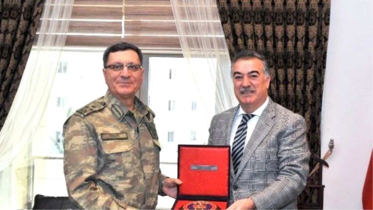 Korgeneral İbrahim Yaşar, Vali Al\'ı Ziyaret Etti