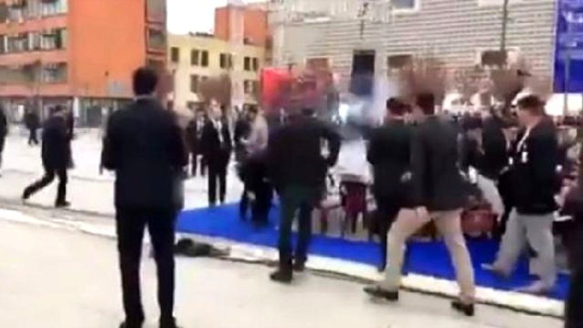 Kosova Cumhurbaşkanlığı Devir-teslim Töreni Muhalefetin Fırlattığı Gaz Bombaları Gölgesinde...