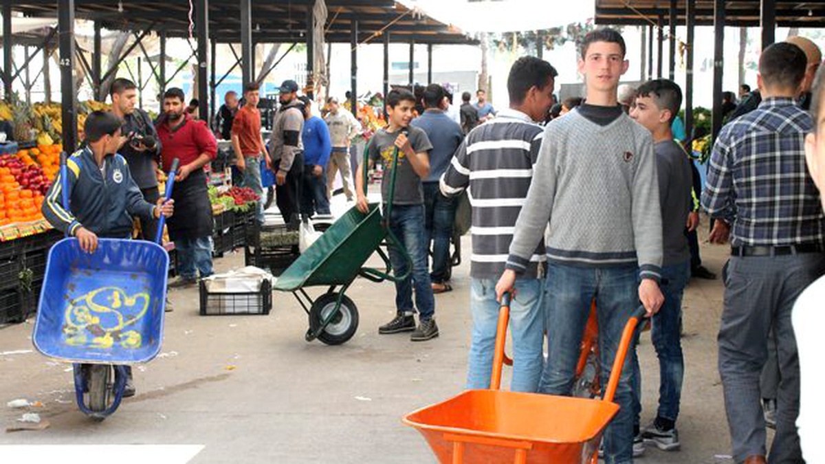 Küçücük Bedenleriyle Dünyanın Yükünü Taşıyorlar