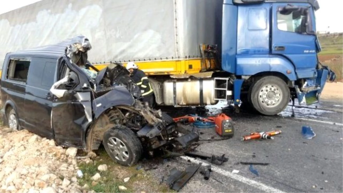 Mardin\'de Trafik Kazası: 1 Ölü, 1 Yaralı