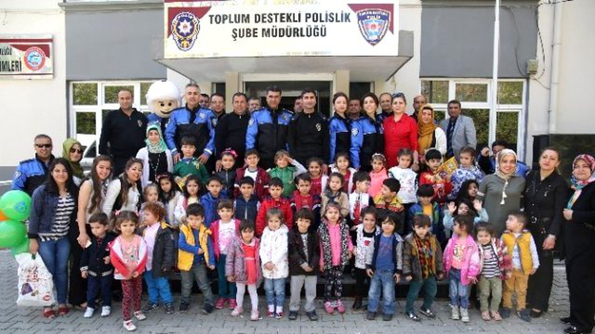 Miniklerden Toplum Destekli Polislere Ziyaret