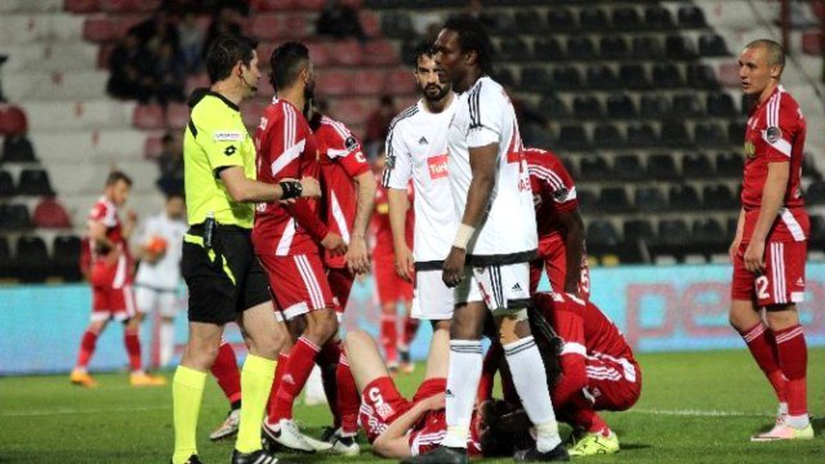 Mutlu Topçu İki Değişikliğe Gitti