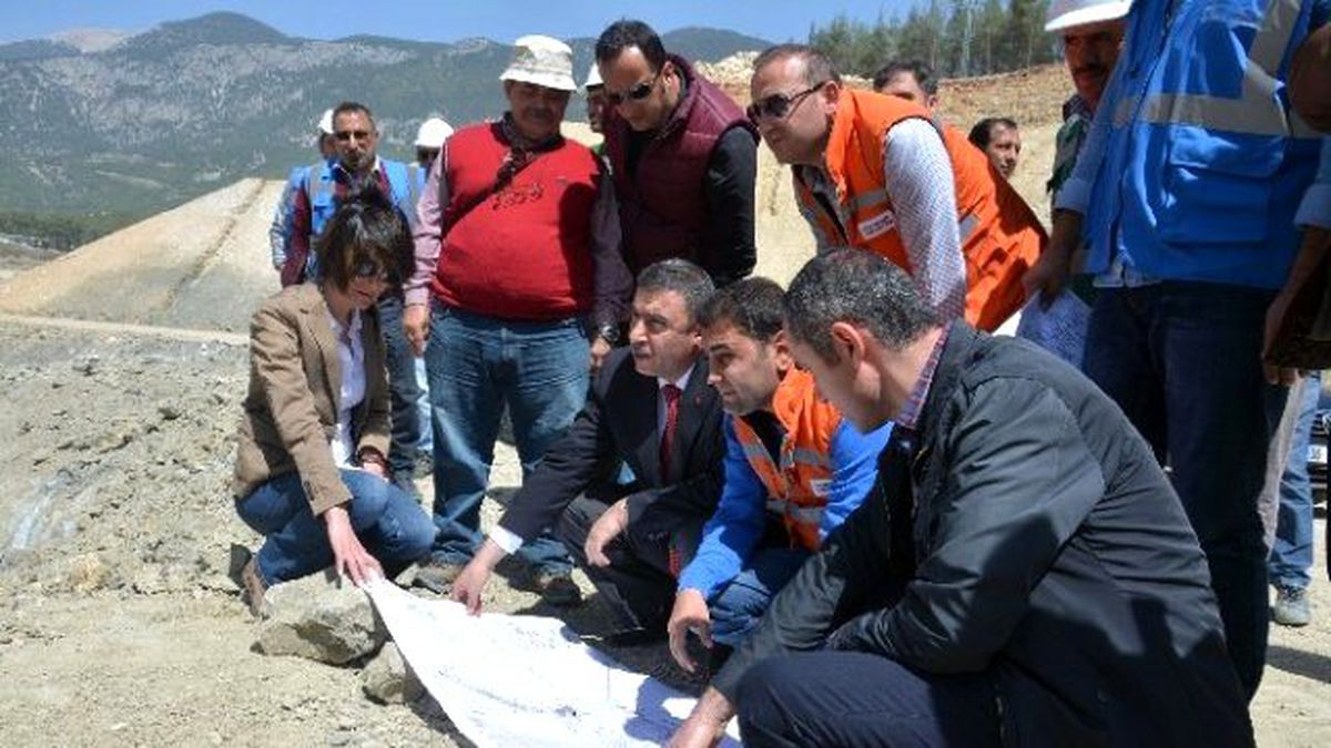 Özgür, Finike Kapıçay Baraj İnşaatını İnceledi