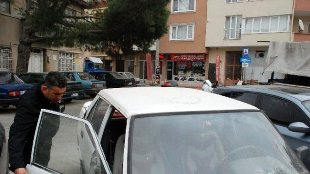 Plakasız Araç Polisi Alarma Geçirdi