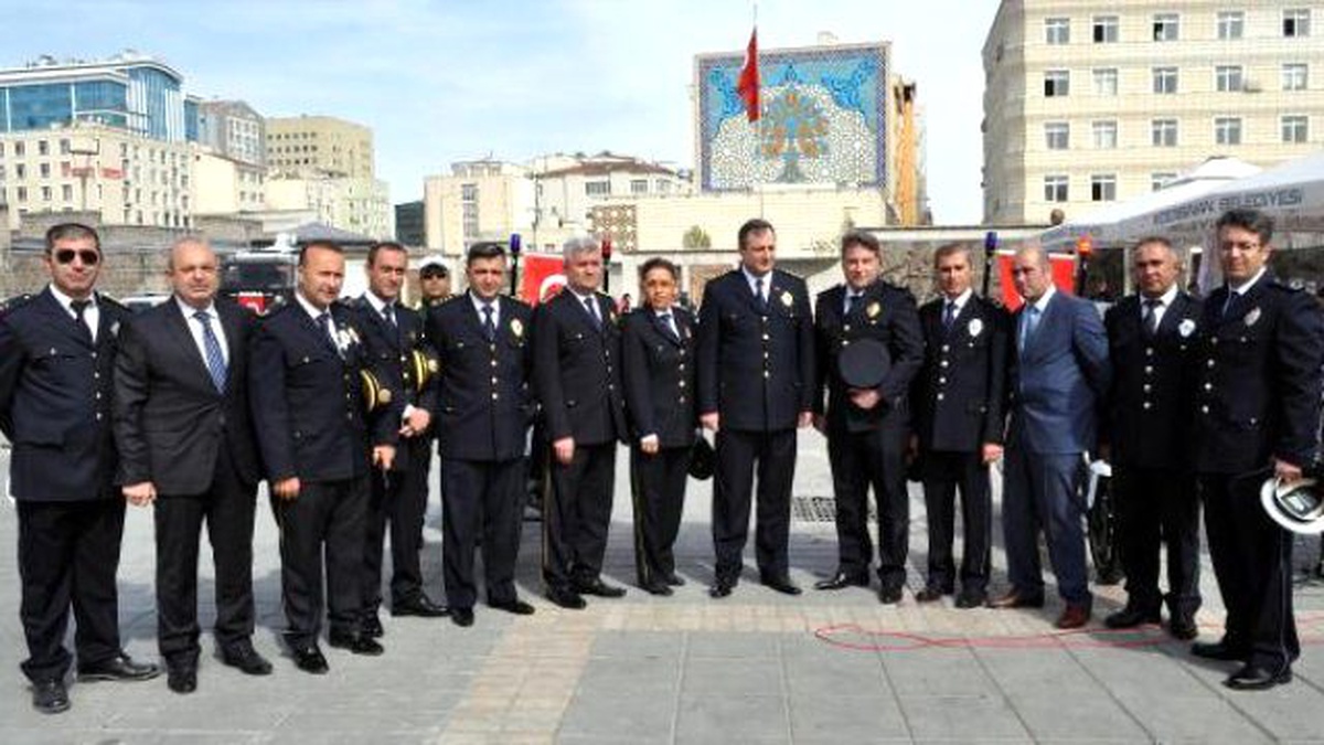 Polis Törenine \'Sedef\' Damgasını Vurdu