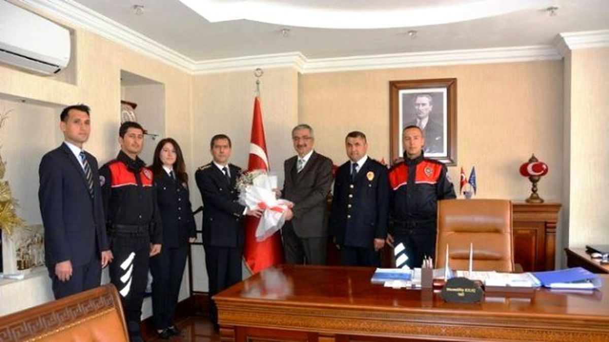Polislerden Vali Kılıç\'a Ziyaret