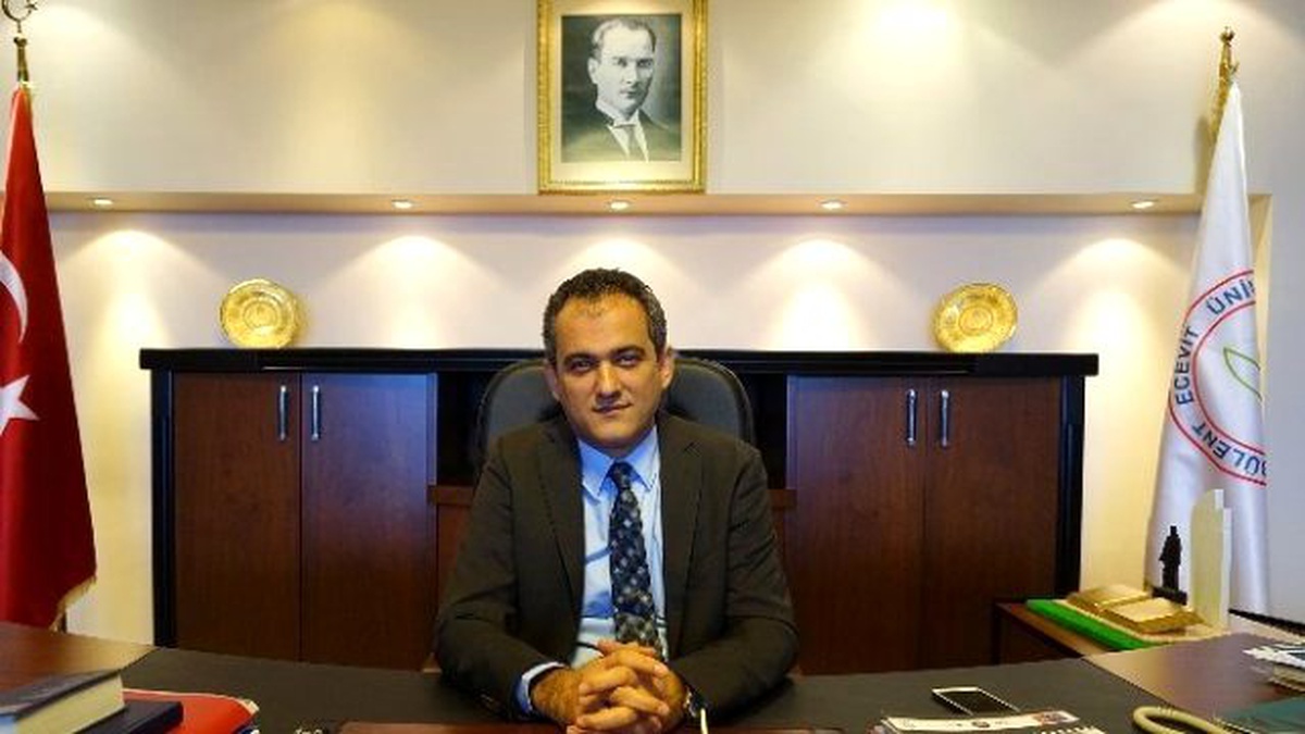 Rektör Özer, 8 Nisan Dünya Romanlar Gününü Kutladı