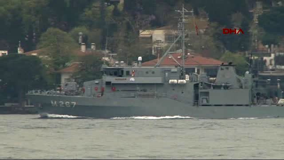 Rus Savaş Gemisi İstanbul Boğazı\'ndan Geçti