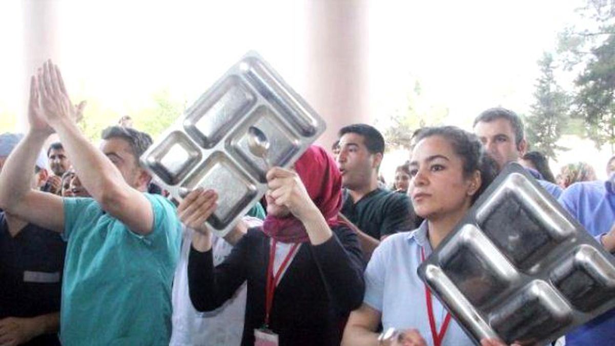 Şanlıurfa\'da Hastane Çalışanlarından Protesto