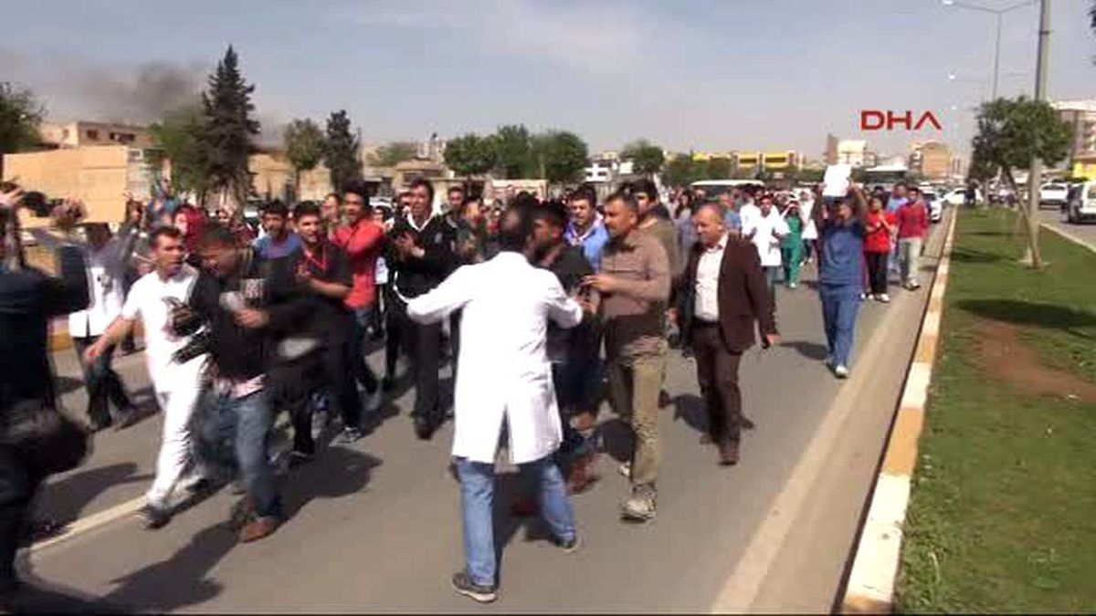 Şanlıurfa\'da Hastane Çalışanlarından Protesto