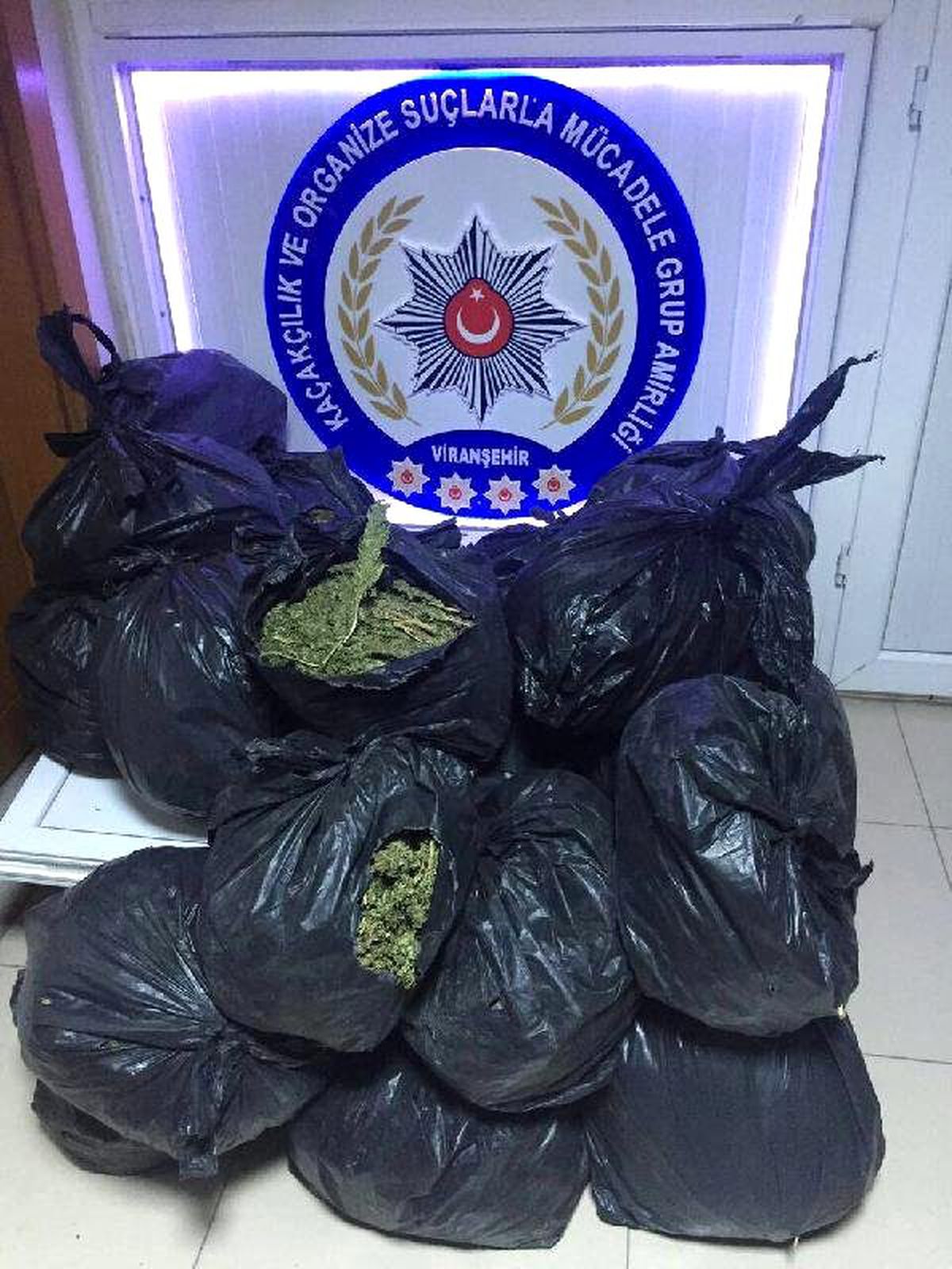Şanlıurfa\'da Otomobilde 75 Kilo Esrar Ele Geçti