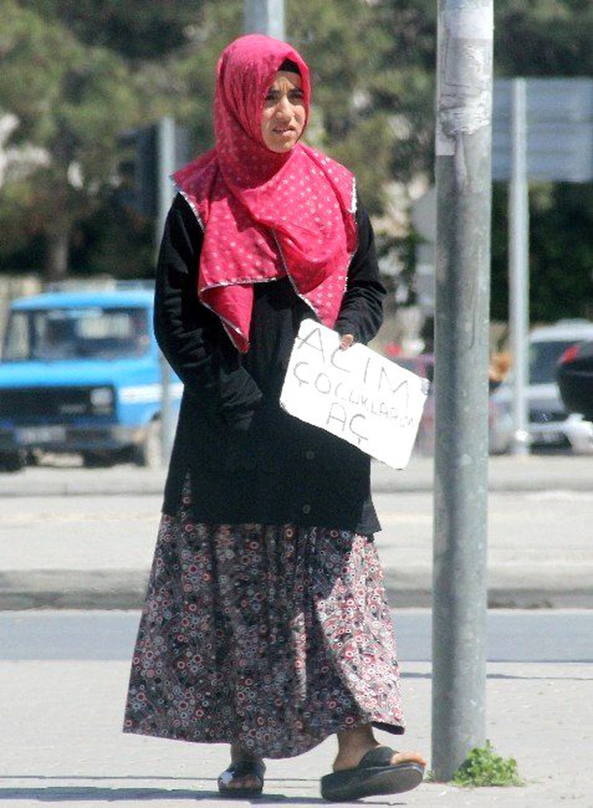 Suriyeli Kadınlardan "Dövizli" Dilenme