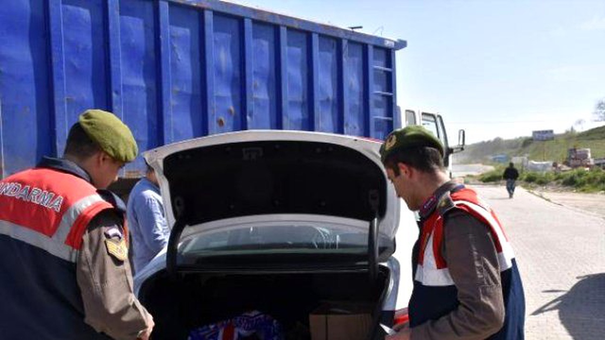 Tekirdağ\'da Jandarmanın Yol Uygulamasında 60 Kişi Yakalandı