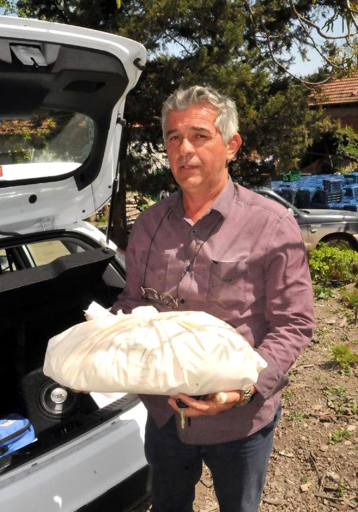 Alzheimer Hastası Babasının Kemiklerini Torbayla Taşıdı