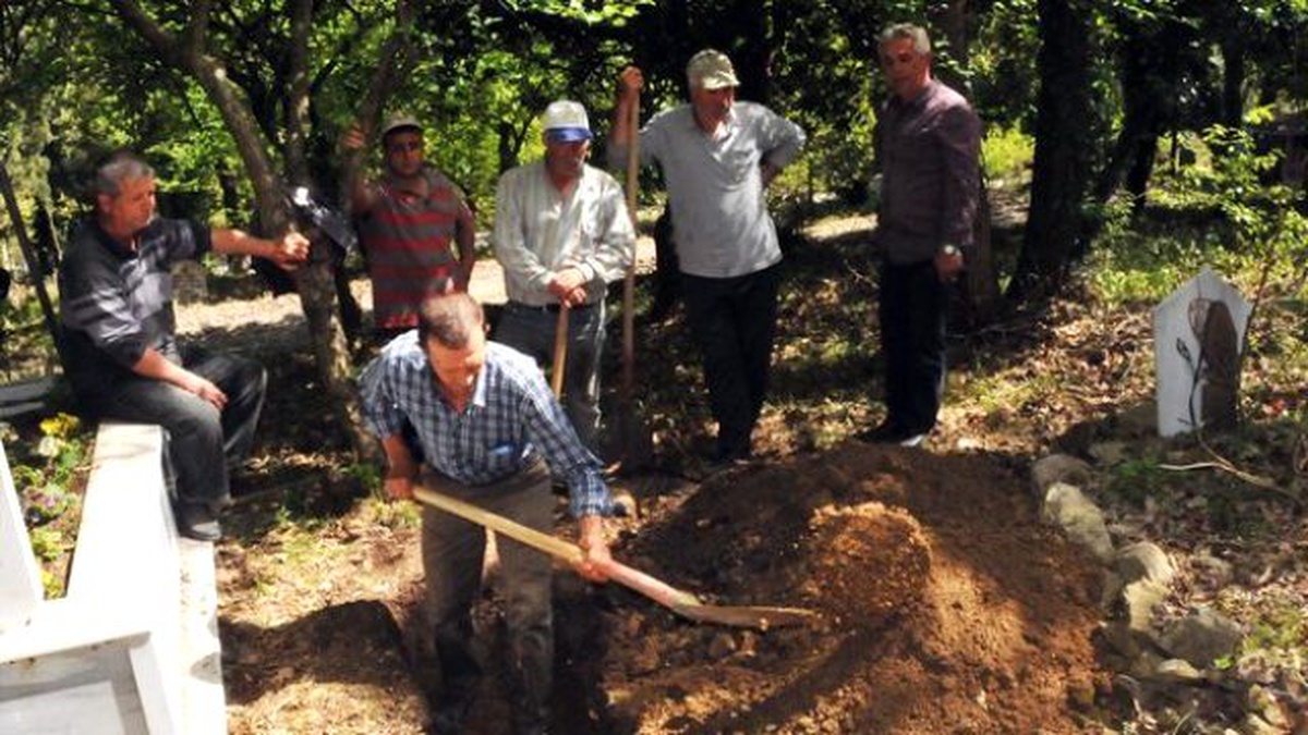 Torbada Alzheimer Hastası Babasının Kemikleri Var