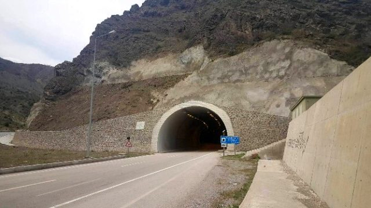 Tünele Bırakılan Şüpheli Paketten Uyuşturucu Çıktı