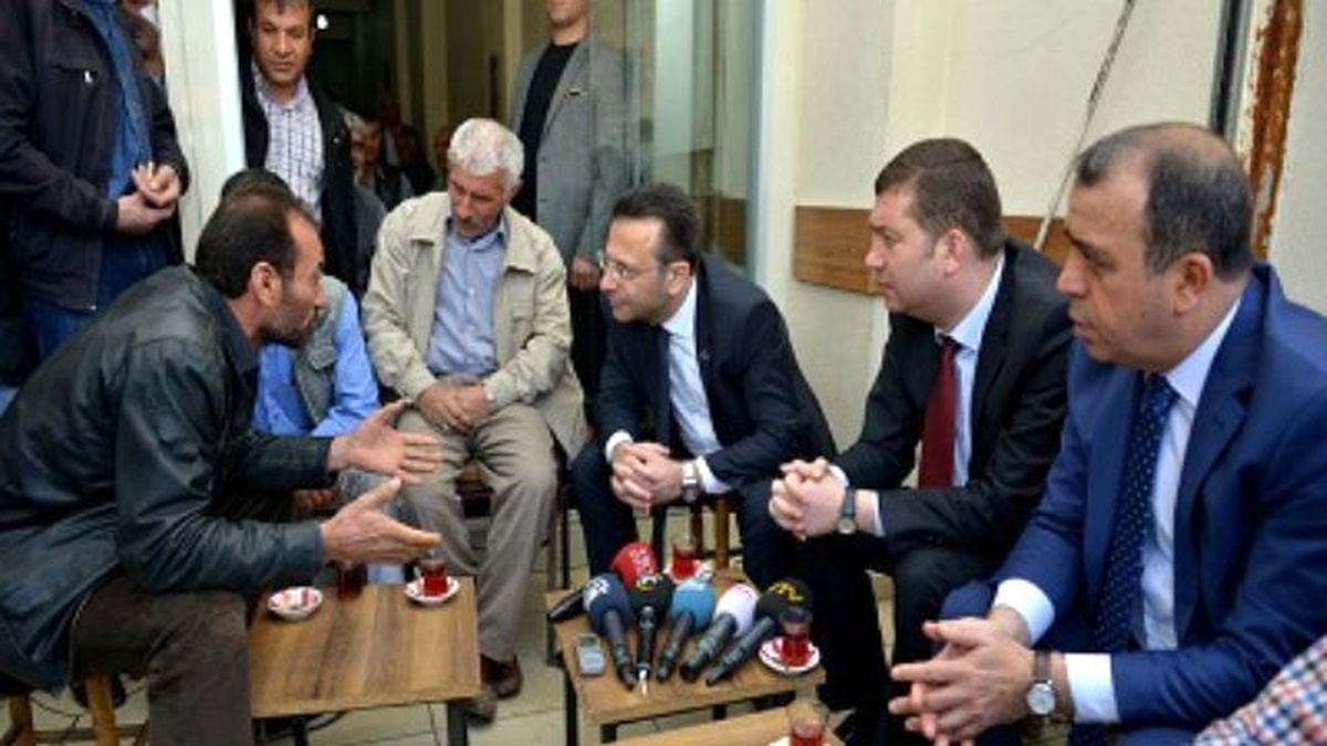 Vali Aksoy Bağlar Esnafıyla Çay İçip Sohbet Etti