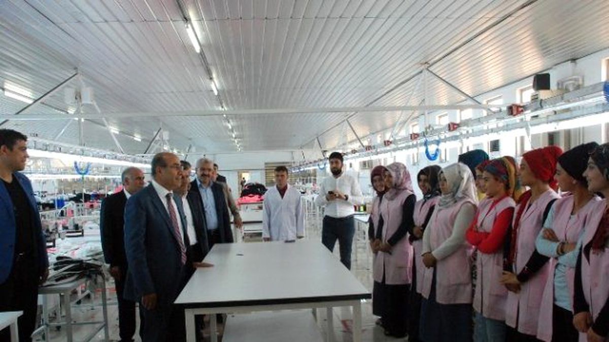 Vali Demirtaş, Osb'de İşçilerle Bir Araya Geldi
