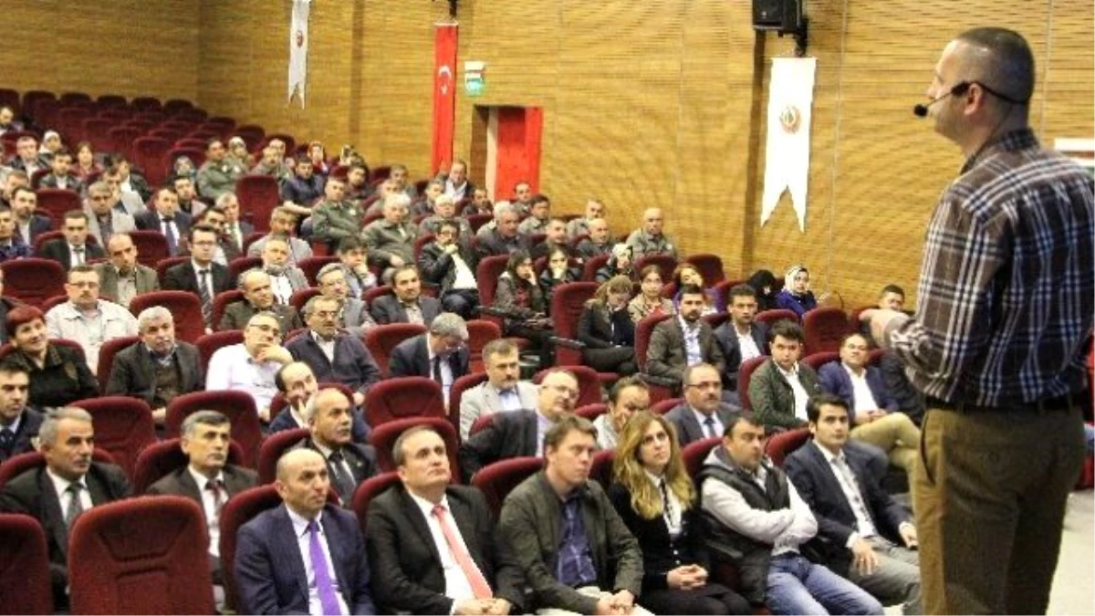 Vezirköprü\'de "İletişim" Konferansı