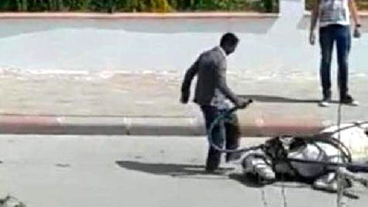 Vicdansız Adam, Yere Düşen Atını Tekmeleyerek Kaldırmaya Çalıştı