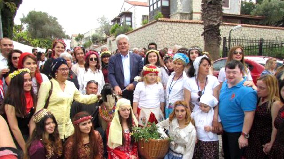 Alaçatı\'da Ot Festivali İzdihamı