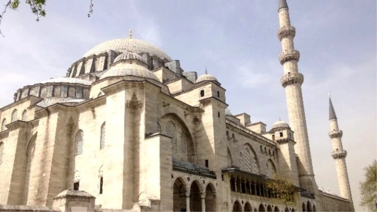 Başbakan Davutoğlu: "Bir Tarafta Süleymaniye, Diğer Tarafta da Gök Kafes Adı Verilen Ucube"