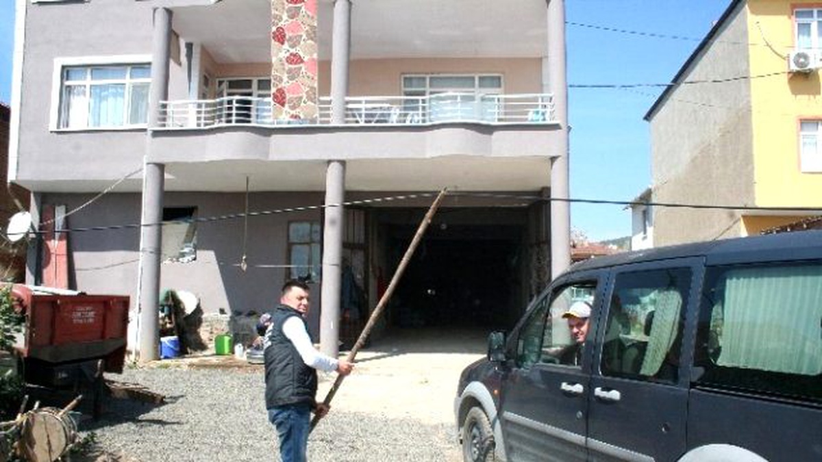 Beton Mikserinin Yıktığı Telefon Direği 6 Aydır Kaldırılmadı