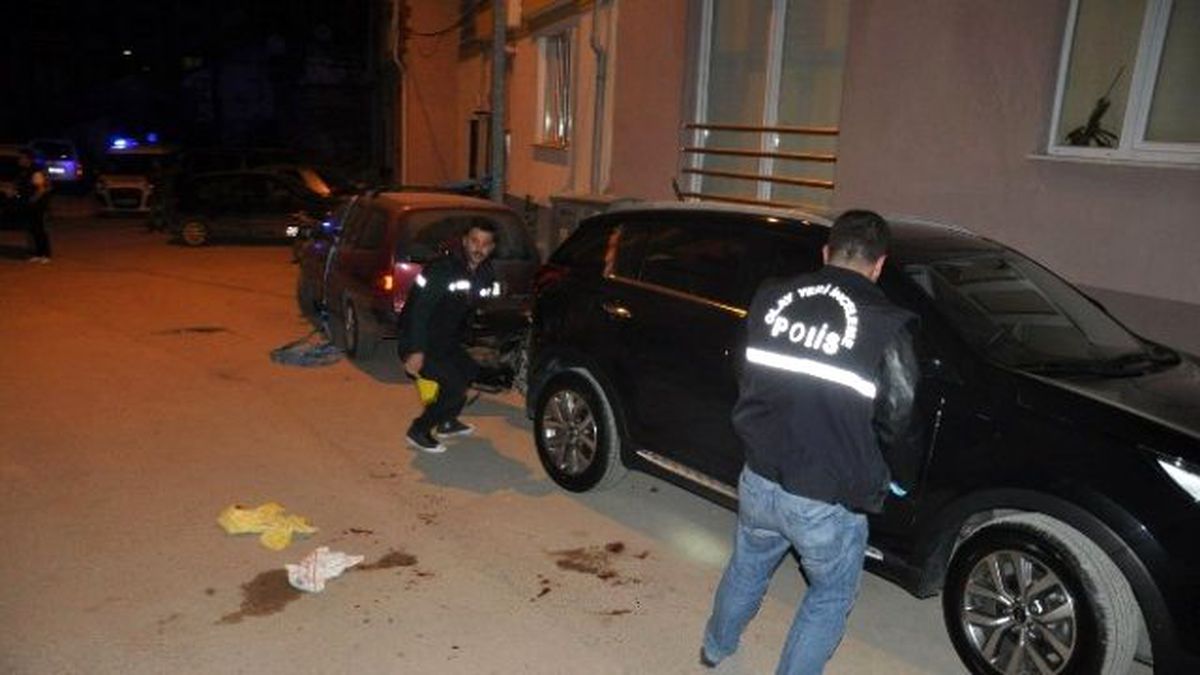 Bıçaklayıp Telefonunu Gasp Ettiler