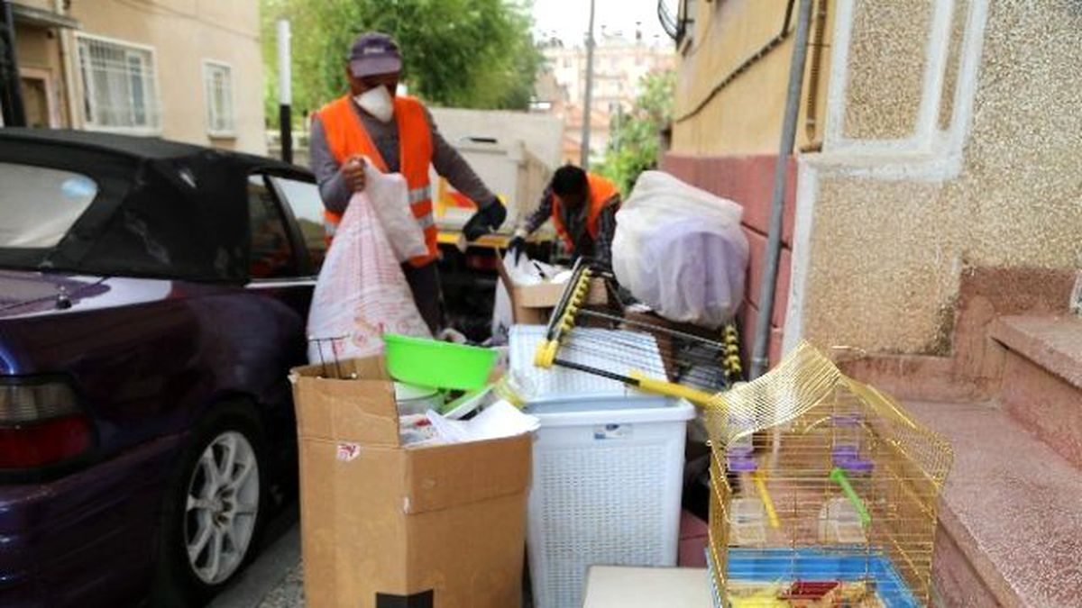 Çöp Evdeki Kokuyu Kuş Bile Dayanamamış