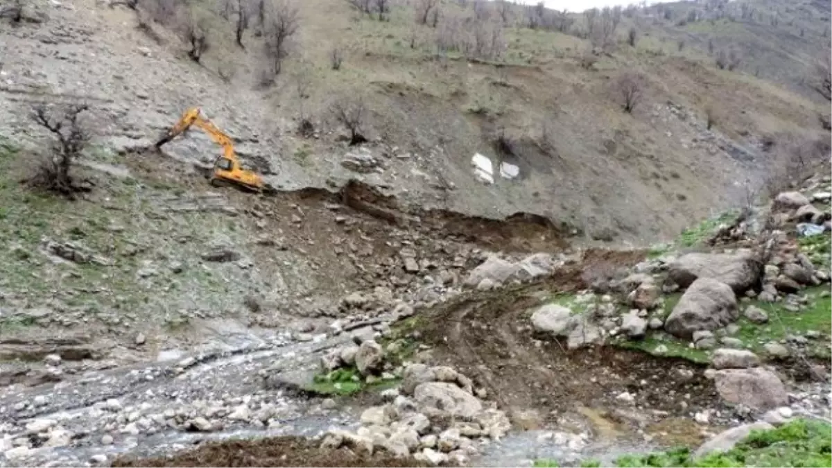 Derecik Beldesindeki Doğa Harikası Yayla Yola Kavuşuyor