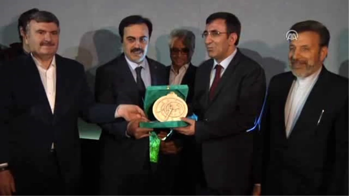 Kalkınma Bakanı Yılmaz, İranlı Bakan Vaizi ile Mevlana Müzesi ve Bilim Merkezi\'ni Gezdi