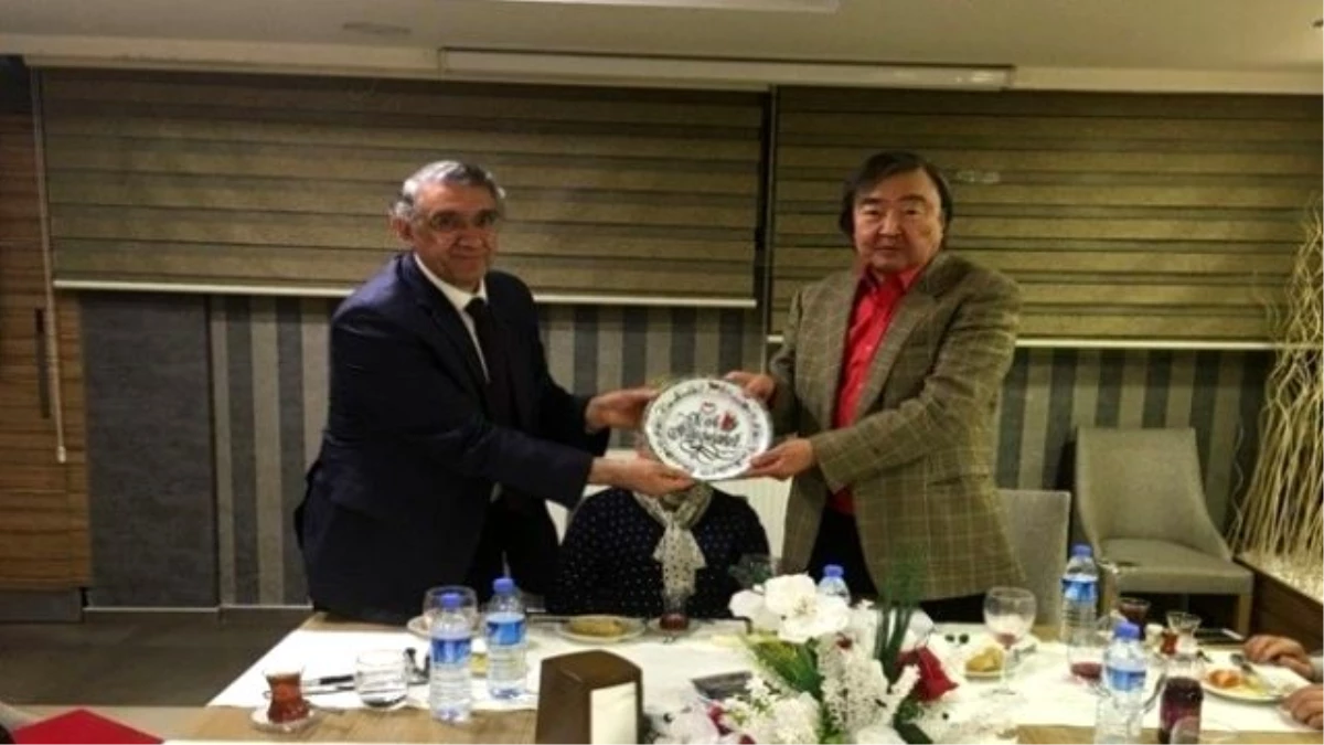 Kazak Diplomat Süleymanov\'dan Güneş Vakfına Ziyaret