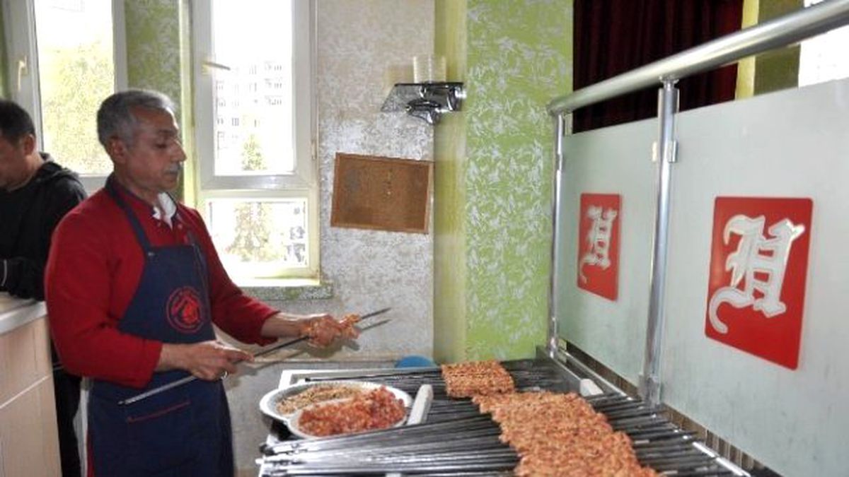 Kızıltepe\'de Dobelanlı Kebaba Yoğun İlgi