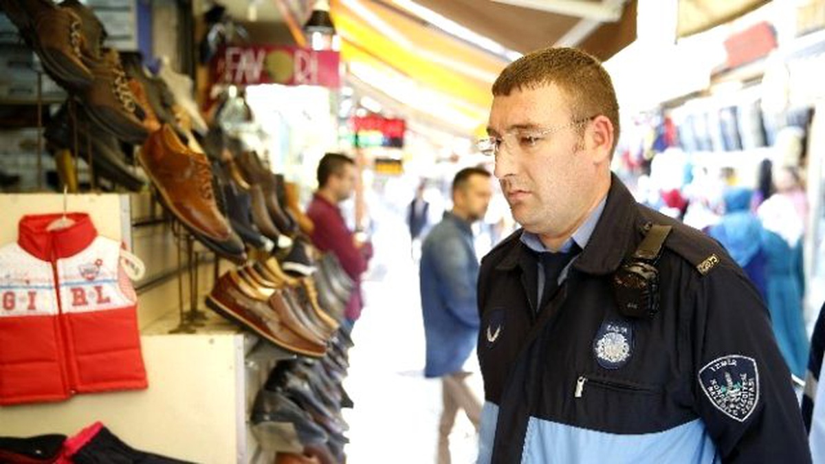 Konak\'ta Zabıtalardan Yaka Kameraları Denetim