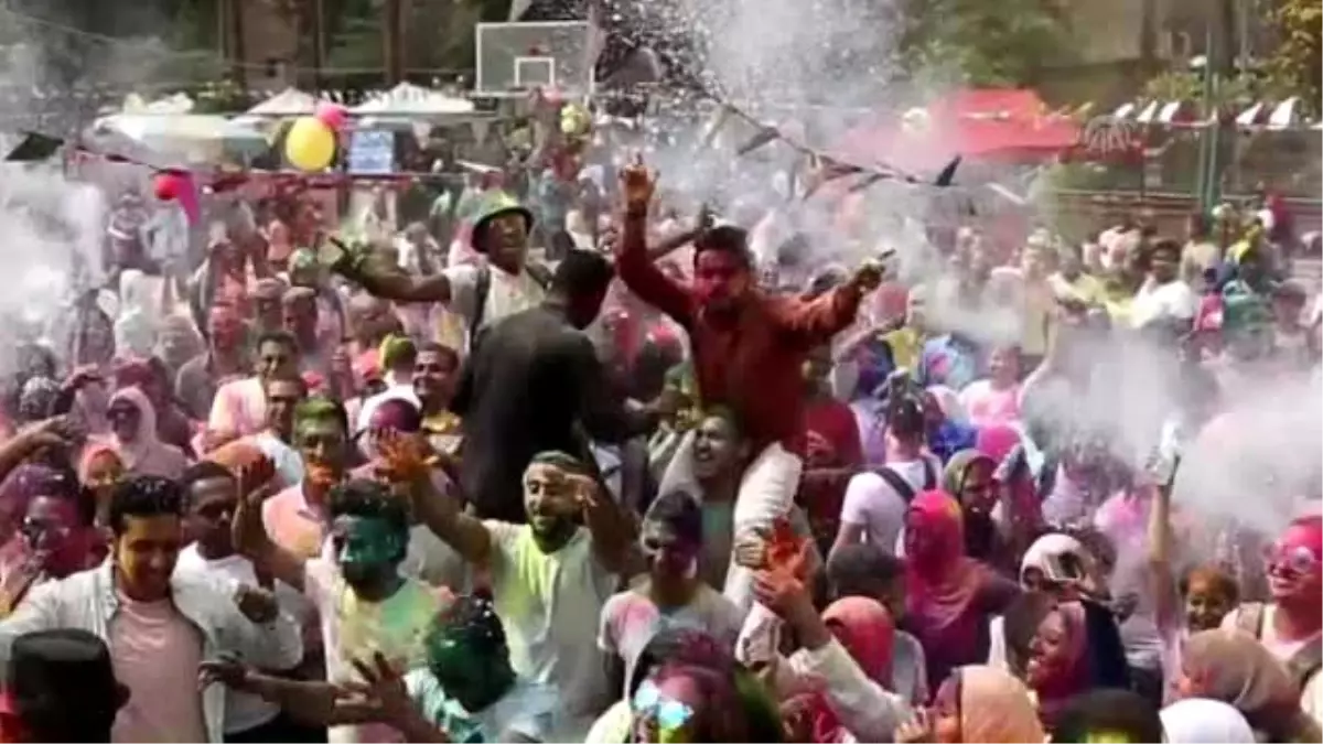 Mısır\'da "Holi Festivali"