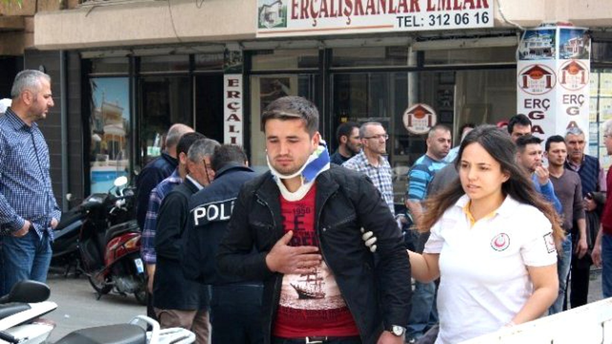 Nazilli\'de Kamyonetle Motosiklet Çarpıştı: 1 Yaralı