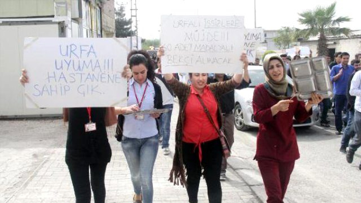 Şanlıurfa\'da Sgk\'ya Yürümek İsteyen Sağlık Çalışanlarına Coplu Müdahale