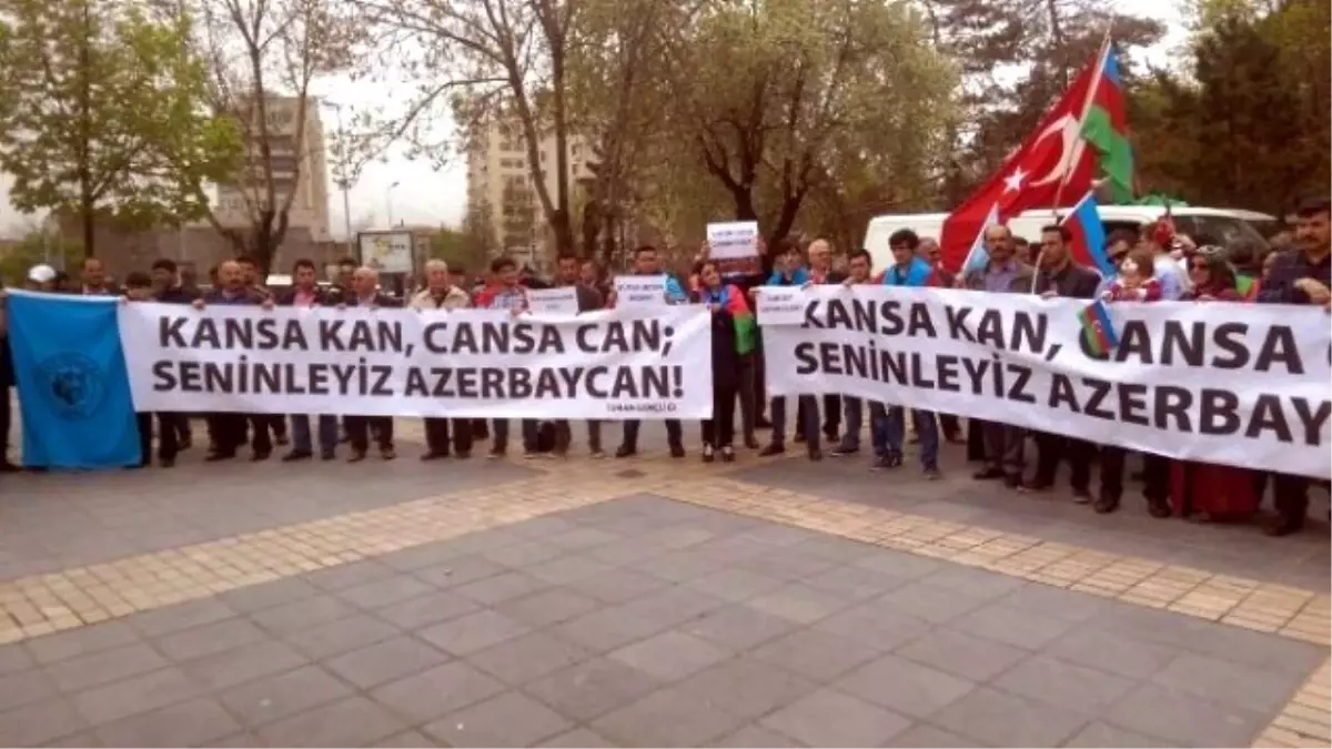 Turan Derneği\'nden \'Kansa Kan Cansa Can Yanındayız Azerbaycan\' Etkinliği