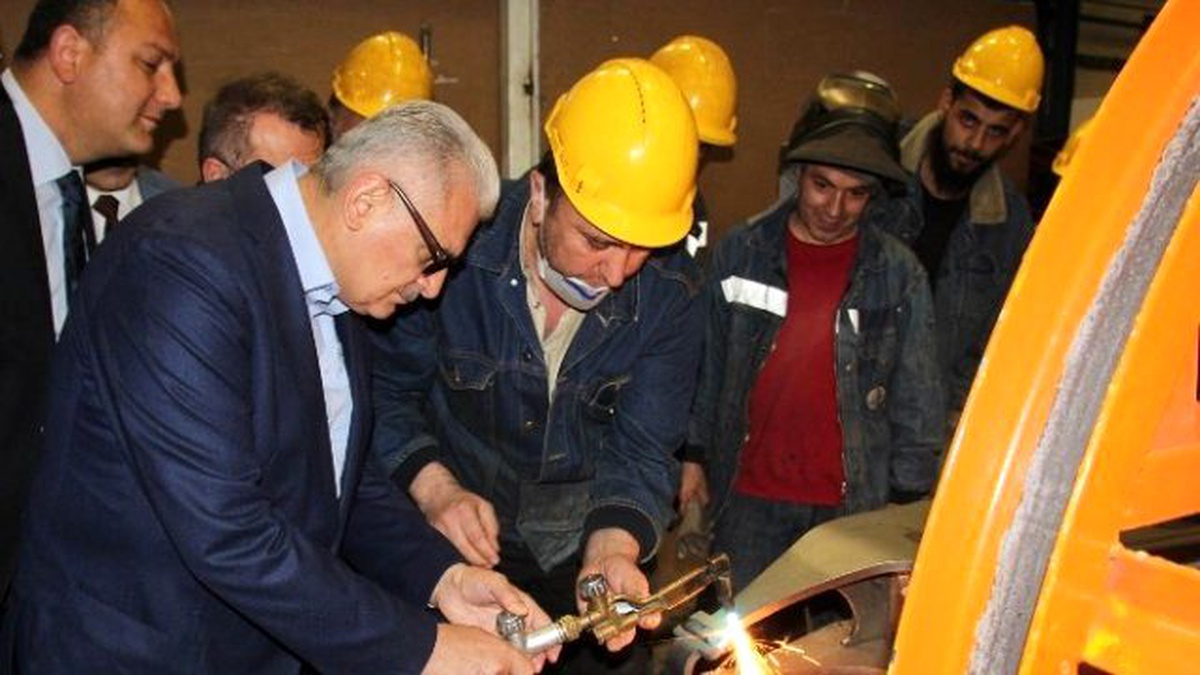 Ulaştırma Bakanı Yıldırım, Oksijen Kaynağı Yaptı