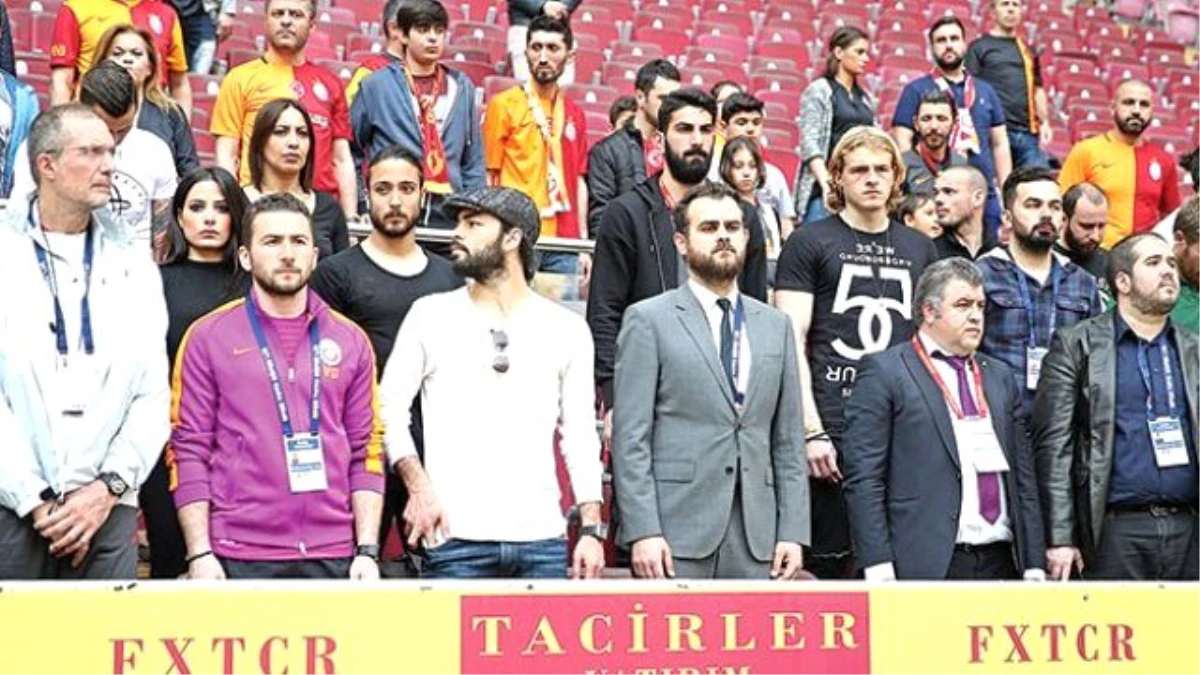 Galatasaray\'da Acı Gerçeğin Fotoğrafı! Kaptanlar Tek Kelime Etmedi