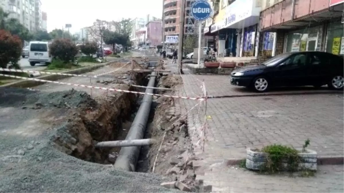 Açılan Kanal Kapatılmayınca Esnaflar Tepki Gösterdi